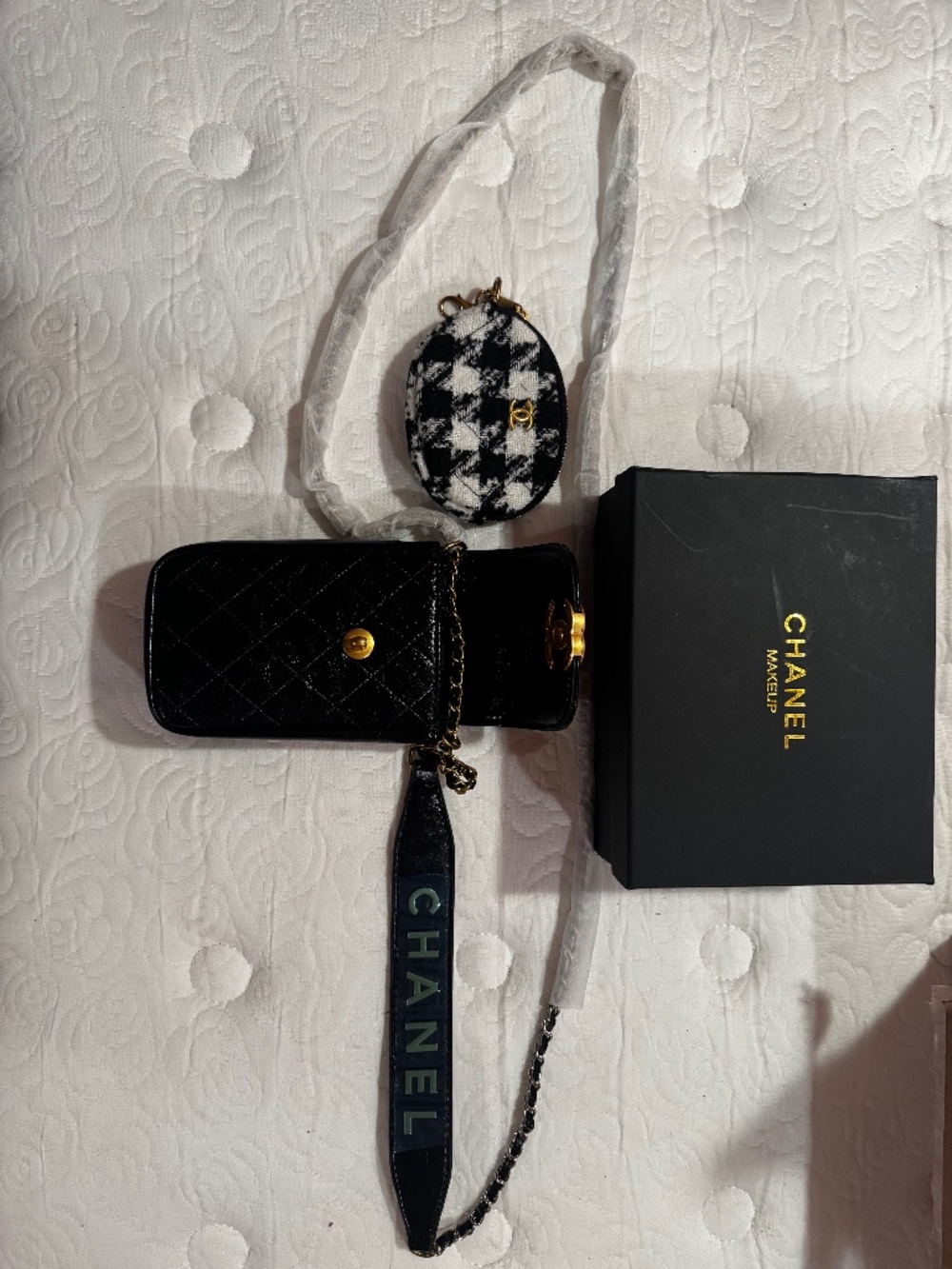 Chanel Beauty VIP Gift Black Quilted Crossbody Phone Bag with Houndstooth Coin P